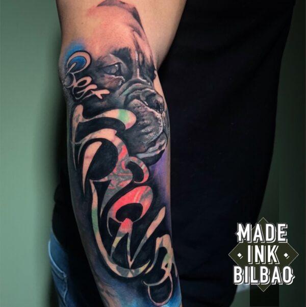 tatuaje cover en brazo con perro