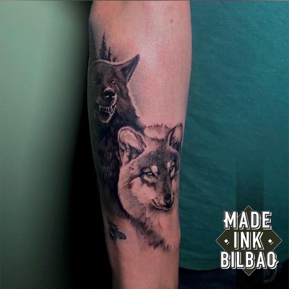 Tatuaje lobos en antebrazo - Made Ink Bilbao
