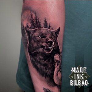 tatuaje lobos en antebrazo