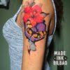 tatuaje acuarela flores y mariposas