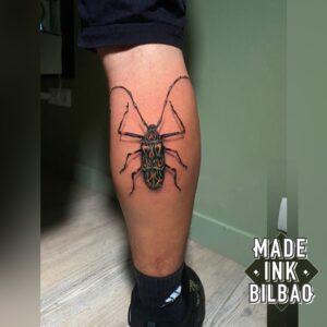 tatuaje gemelo escarabajo