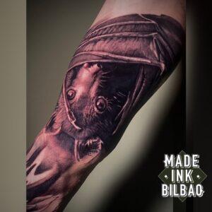 tatuaje bíceps murciélago