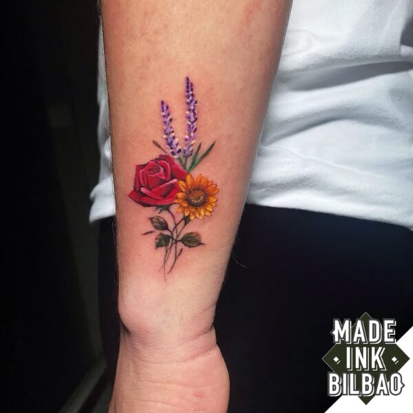 tatuaje microrrealismo flores