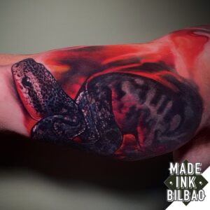 tatuaje cover biceps serpiente