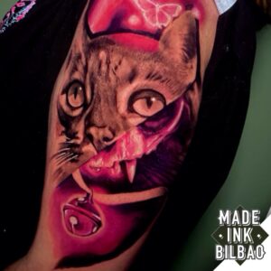 tatuaje brazo gato calavera