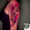 tatuaje brazo león y flores