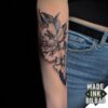 tatuaje antebrazo flores