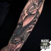 tatuaje antrebrazo pez koi