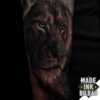 tatuaje brazo león