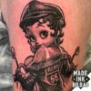tatuaje pierna Betty Boop