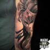 tatuaje brazo caballero zodiaco
