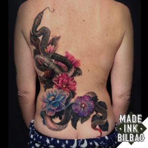 tatuaje cover serpiente flores