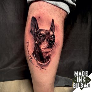 tatuaje retrato perro pierna