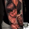 tatuaje antebrazo hombre niño martillo