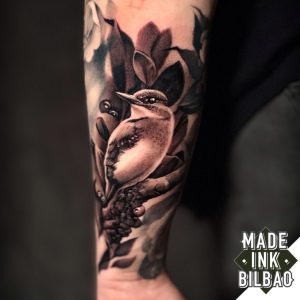 tatuaje antebrazo pajaro