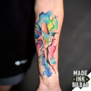 tatuaje acuarela pajaro tiburon
