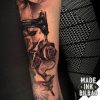 tatuaje retrato maquina coser rosas