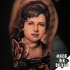 tatuaje retrato maquina coser rosas
