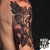 tatuaje arcangel mapa brujula pajaro